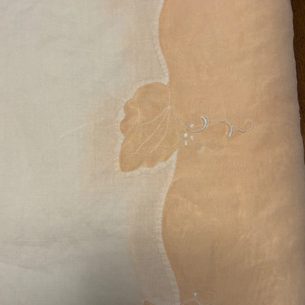VTG Hand‎ Embroidered Rectangle Tablecloth White Pink Grape Vine Eyelet 100x62